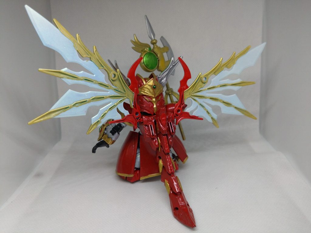 背中にドラゴンの羽と尾が装備