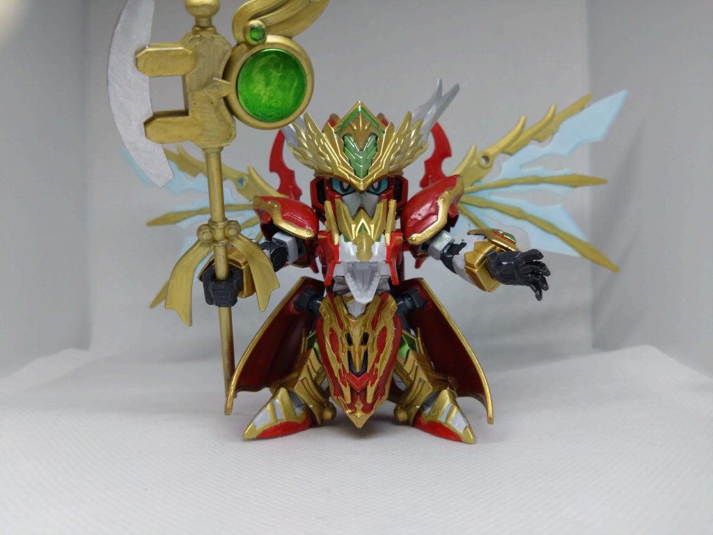 胸にドラゴンの頭部を装備