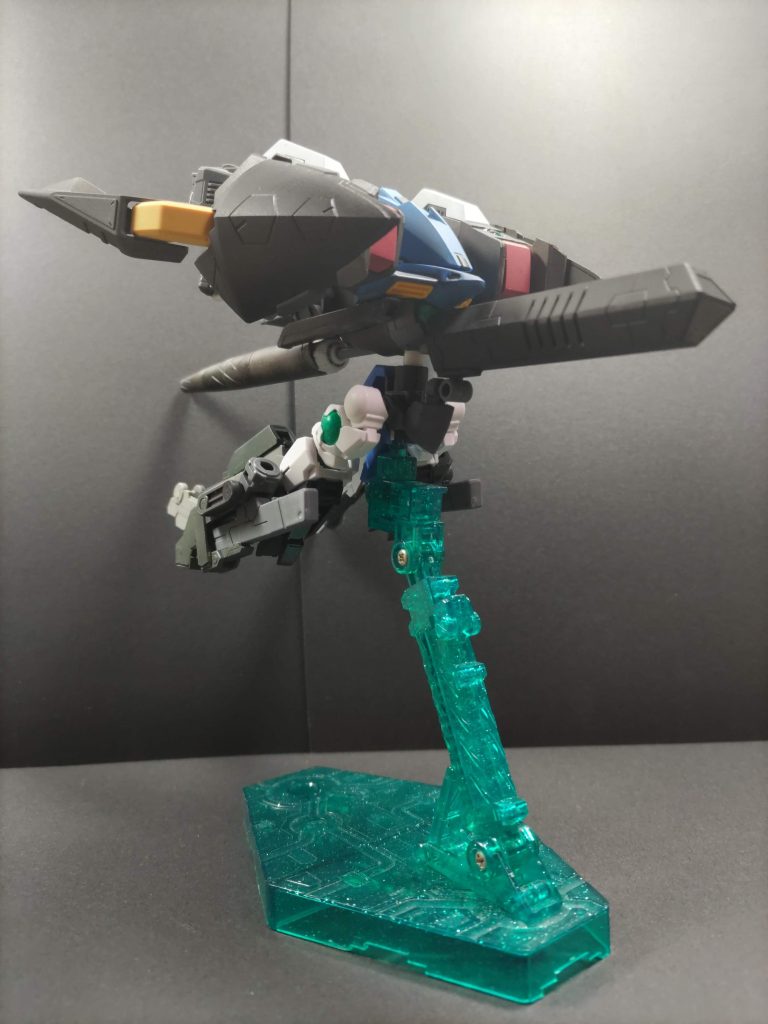 ・可変機能この形態で本来の目的である周辺の警戒を行うためMSへ変形するのは有事のときだけとなる。腕を肩ユニットに収め、脚部を後ろに伸ばす。胸部キャノンとビットを使用できる。冒頭のほうで出てきた元トリニティメンバーのことは過去作に出ているのでもしよければ閲覧してみてください。(過去作の画像更新しました)とりあえず彼女のCB専用機を出すことができたので彼女の話はこれでいったん終わると思います。あとは制作過程など