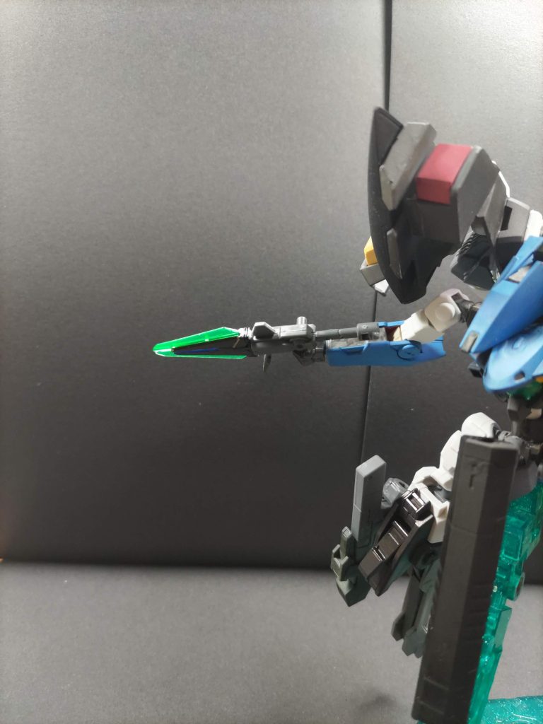 ・装備供養 GNソードⅡカタールキャノン内部に挿入してある装備。キャノンへのマウント機構はしっかり作ってあるのですが本体へのマウントがうまくいかず没に。もともとピストルビット枠でした。