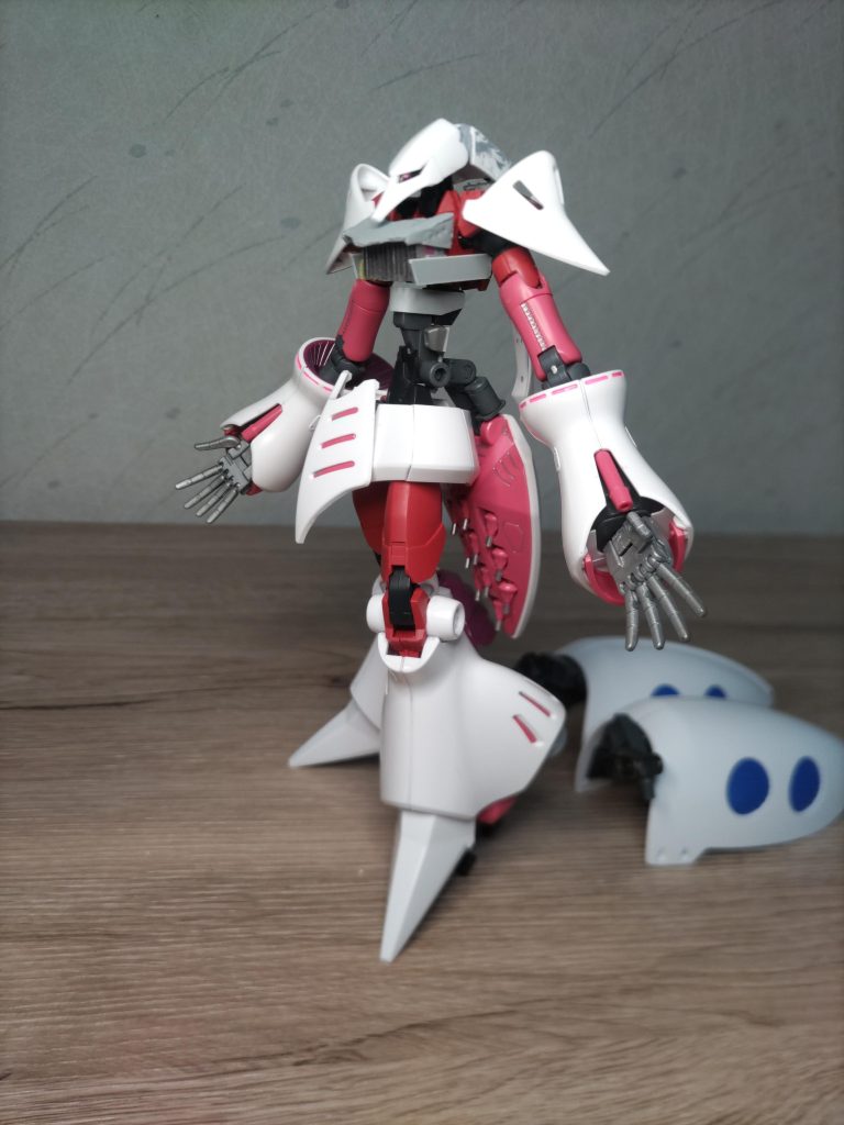 塗装前。仮組み。いつも最低限のパーツしかスプレーしないのですが今回は白パーツにもパール塗装しようかと、、、。結果は見ての通り（泣）。