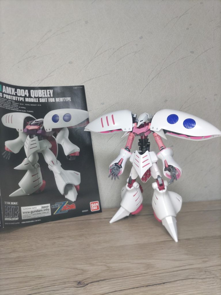 バインダー装備。これが元のキュベレイに近い形態。取説と見比べても腰のくびれ？ができてます。