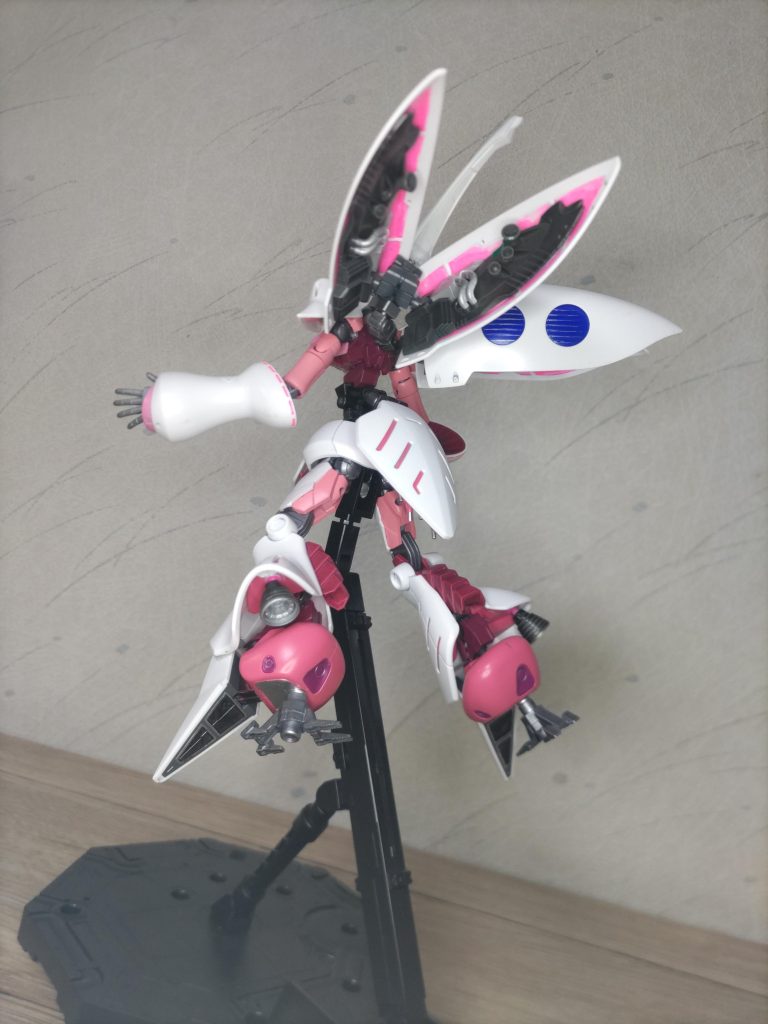 解放モード、バックショット。バインダー内部と脚にはブースター増設。踵部にはハイヒールの代わりに爪をつけキック能力をこっそり追加。