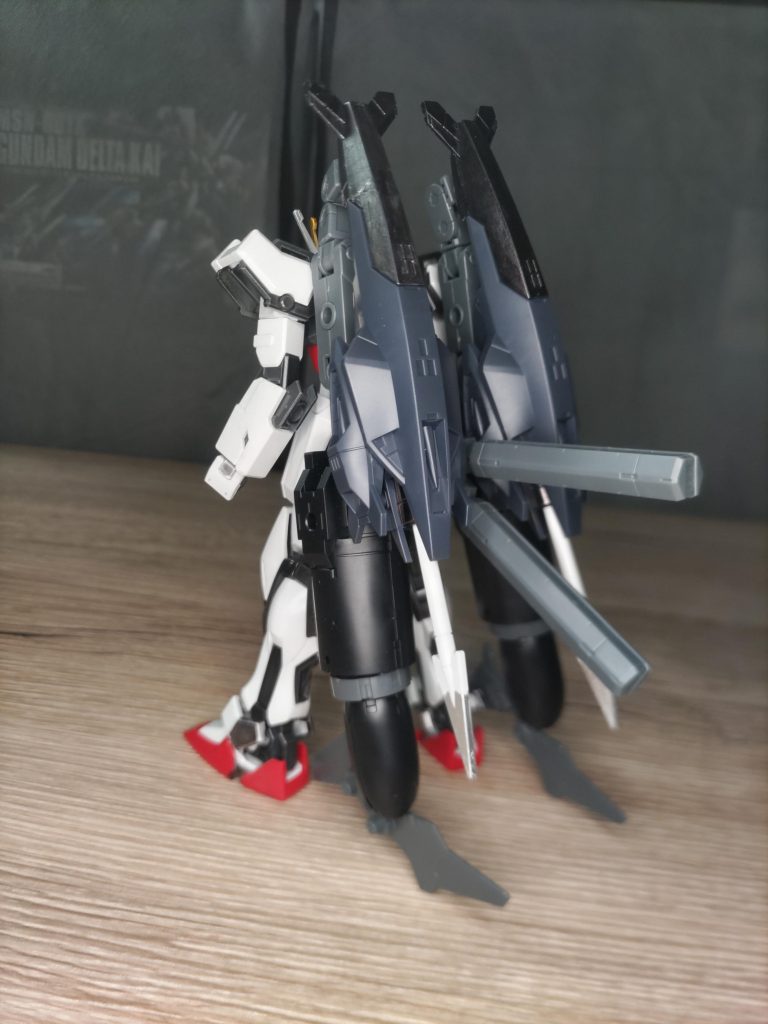 背面から。補助システムなので、いつも通りエネルギータンクを背負ってます。ほかは水中での機動力強化および水中での戦闘補助の銛を、2丁装備してます。