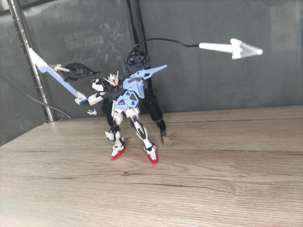 ストライカーパックとの併用はもちろん可能で水中なので主にソードとの併用を想定されています。銛もどちらかというと水中用のパンツァーアイゼンのような使用方法になるかとおもいます。