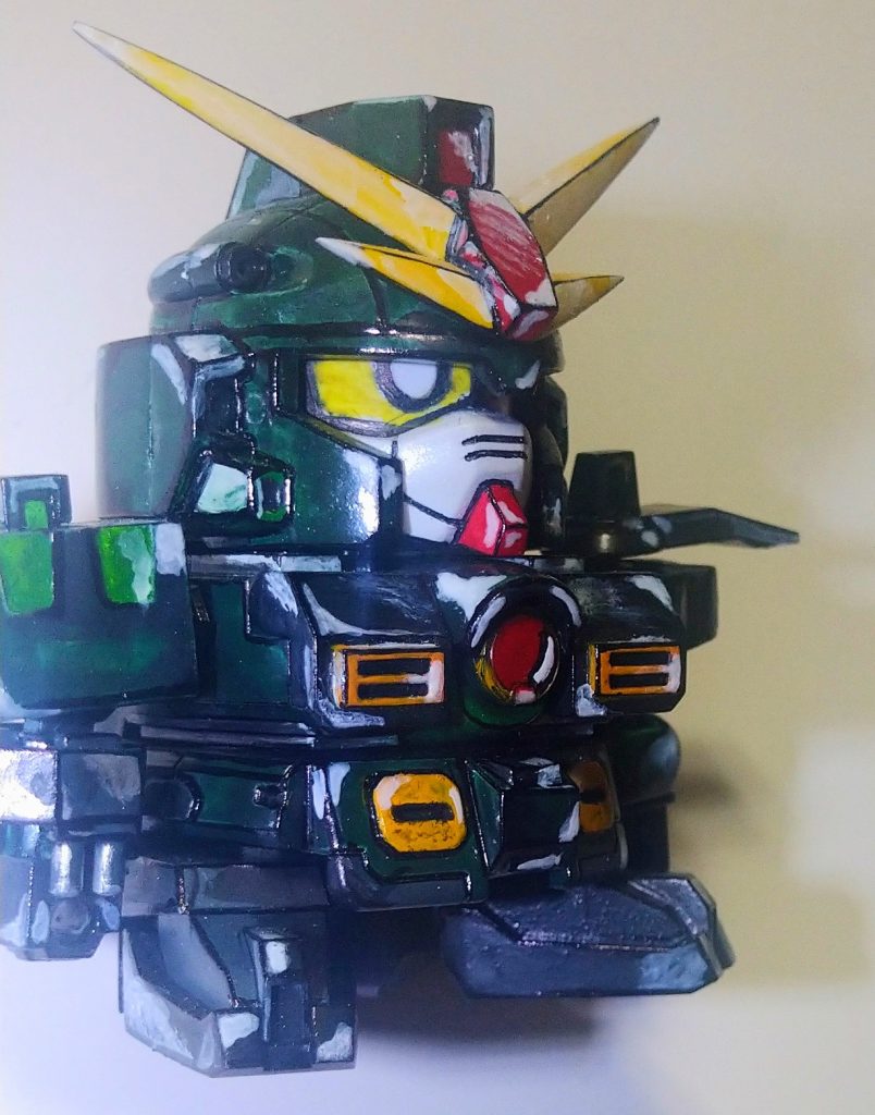 横から。実はキャンディ塗装して仕上げるつもりでした。ボディの下地に ラッカーシルバー上塗りにクリアーグリーンを筆ムラしない様に希釈して手早く２度塗り。。。した位で  