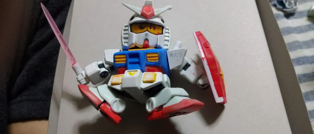 肩と腰回りの装甲をプラ板加工しました。。。