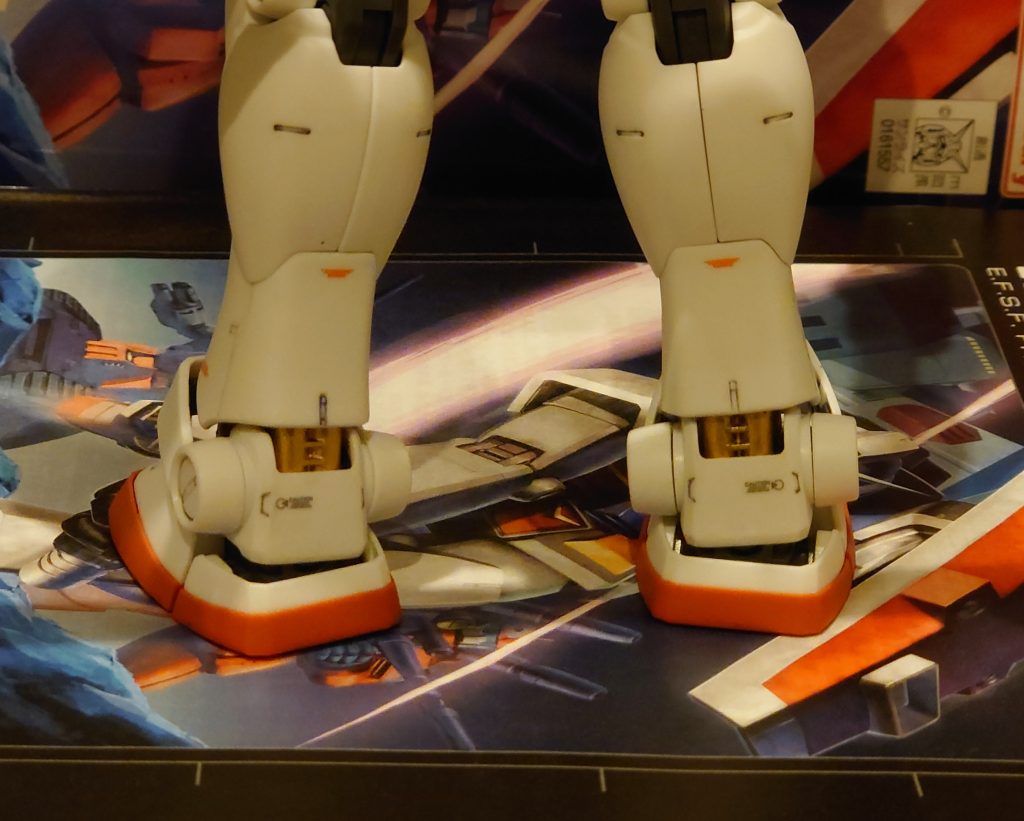 内部フレームのシリンダーをゴールドとシルバーで塗り分けました。