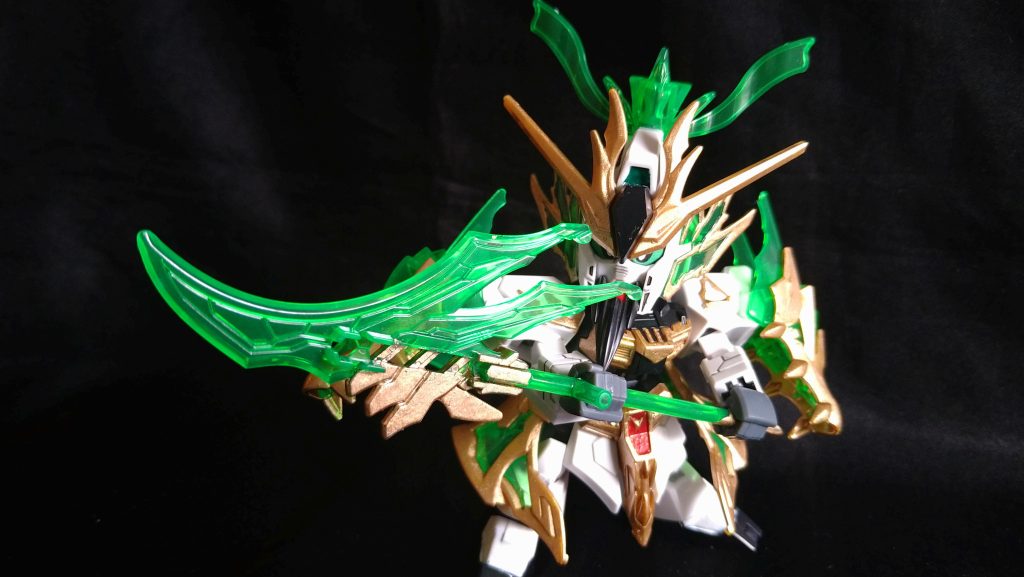 関羽雲長νガンダム！なんでコイツだけ三国志名フルネームなん？3体の中では金部分を塗り直したくらい？で一番シンプルでした