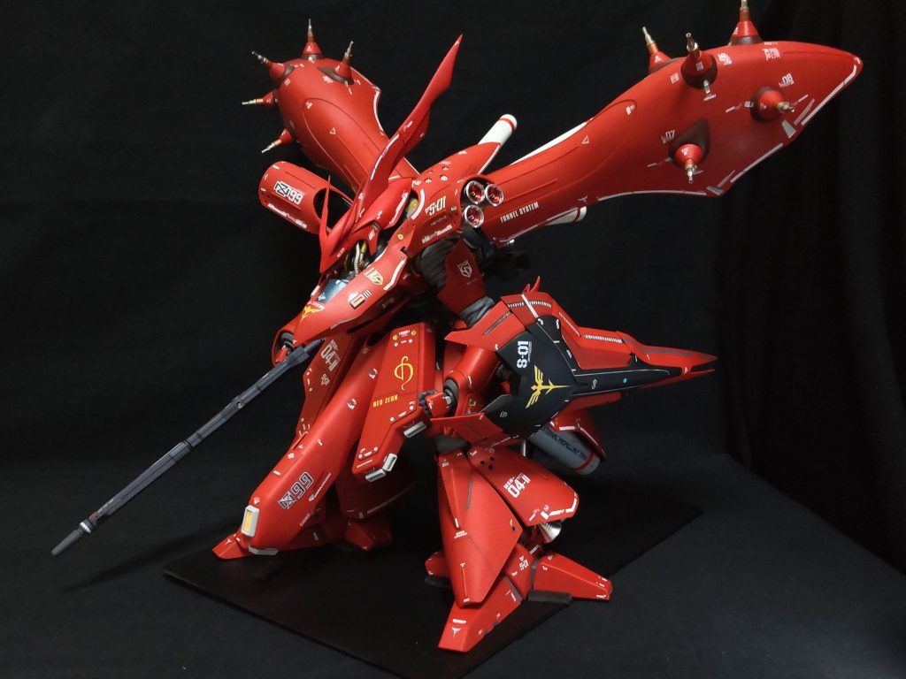 初投稿時に合わせて、サザビー用のシールドとロングライフルを装備。写真の撮影も進化してる?😆。