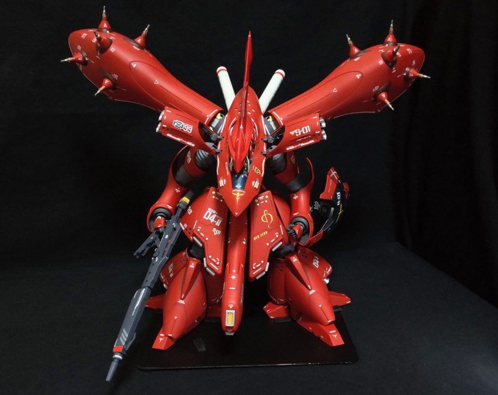 正面。上半身の角度を変えれるようにしてますが、その分身長が伸びてます。