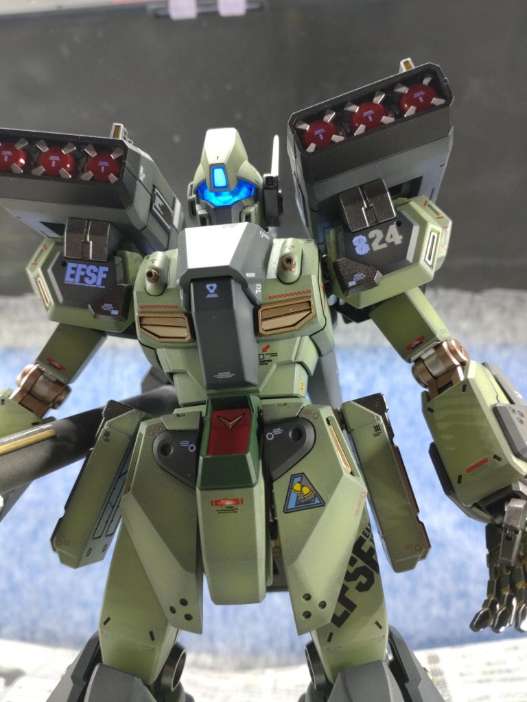 メインカメラ等は蛍光塗料でビコーンします!