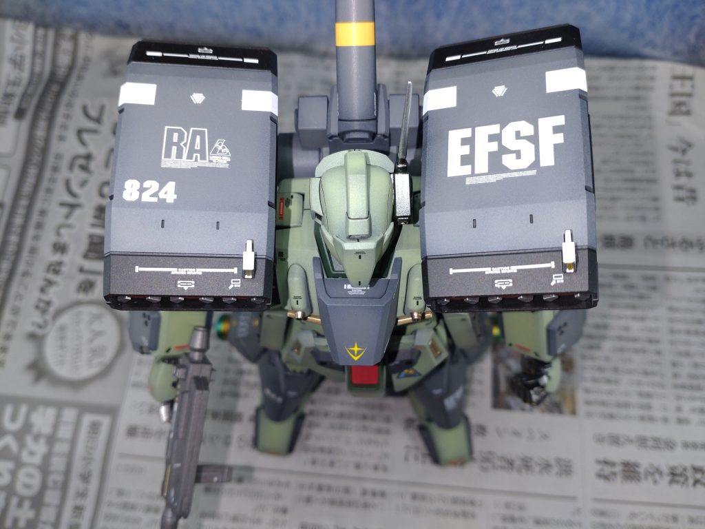 黒立ち上げでグラデーション塗装してみましたが初めてだったのもありかなり苦労しました、加減がすごく難しかったです!またスジ彫り等のディテールアップは自分には技術もセンスも自信がないので、デカールマシマシで誤魔化してます!