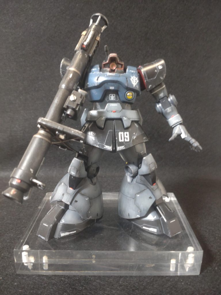 バズーカはシステムウェポンのもの。左胸の拡散メガ粒子砲?は金色に塗った上に100均の透明レジンを垂らして硬化。表面張力でいい感じにドーム状に。ちょこっとだけ1mmメタルボール