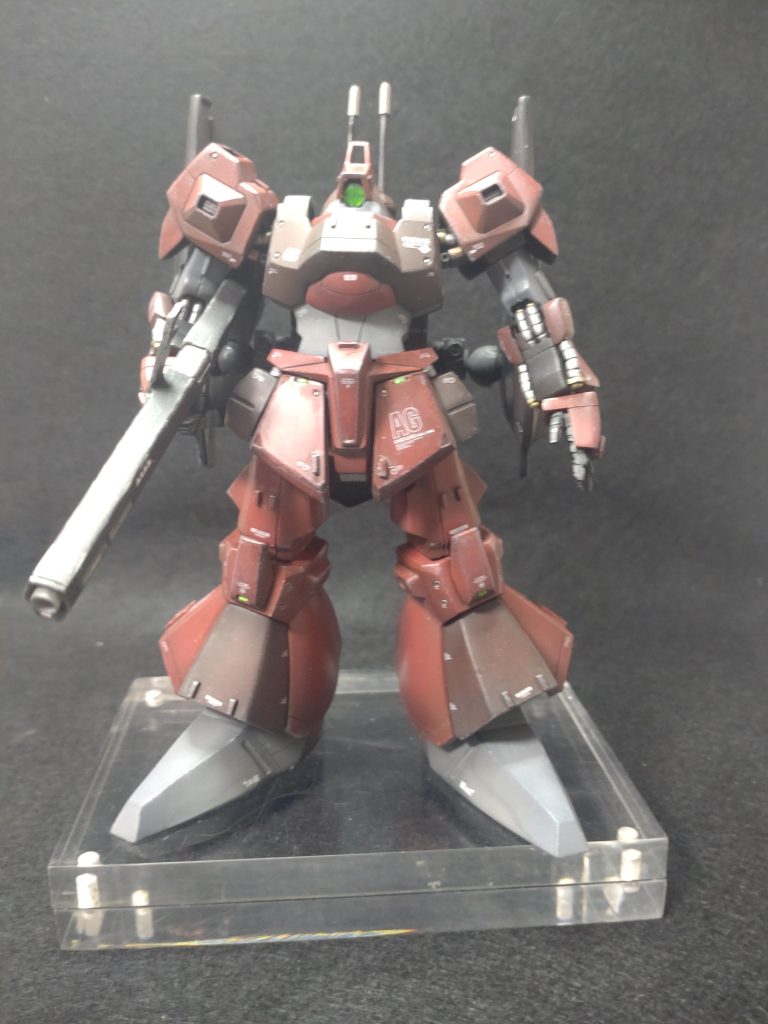 バズーカ:キットのもなか構造のものにプラ板を挟んで2mm幅増し股関節:たしか3mmぐらい幅増し