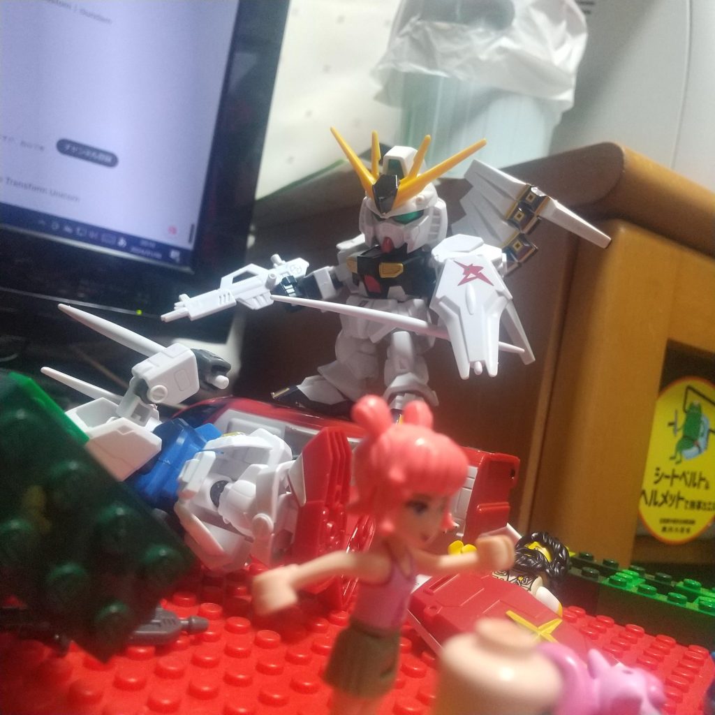 逃げ惑う少女💦