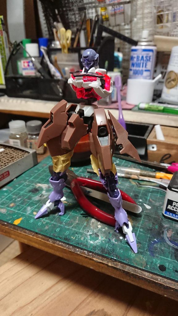 腰周りはルブリスゾーン足からベギルベウにキュベレイのパーツでヒラヒラさせてみました 