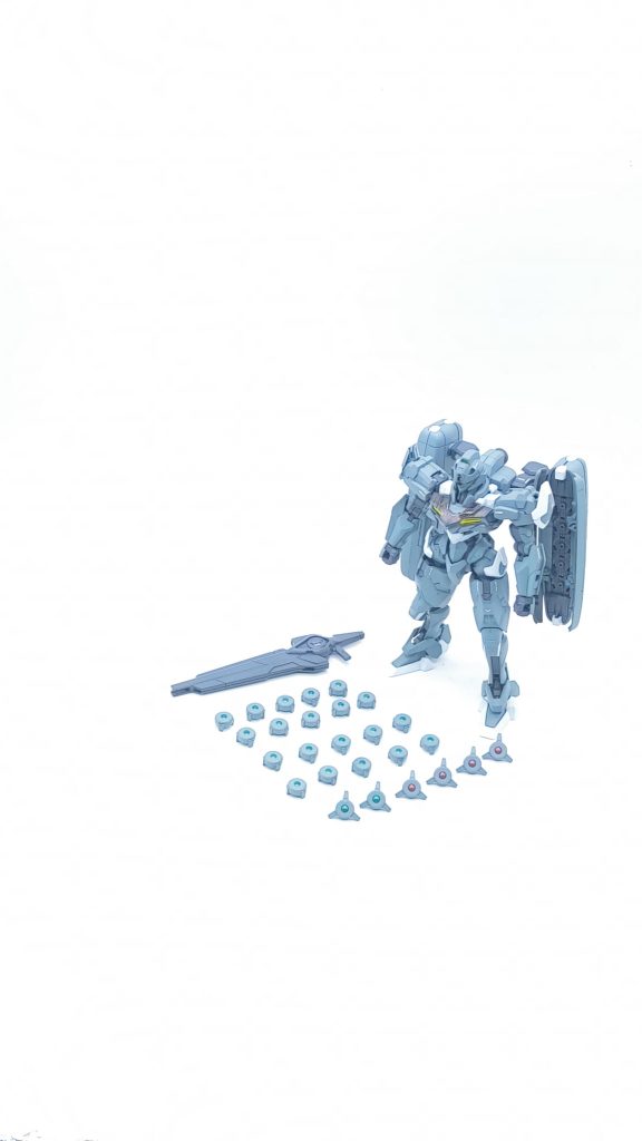 装備はビームライフル(ルブリスのような近接格闘モードなし)、キーロニアン(格納状態×10、展開状態×6)で、キーロニアンの格納、取り出しが少々難儀します。