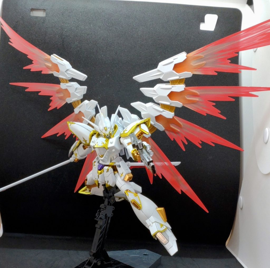 翼を展開するとかなり迫力があります。