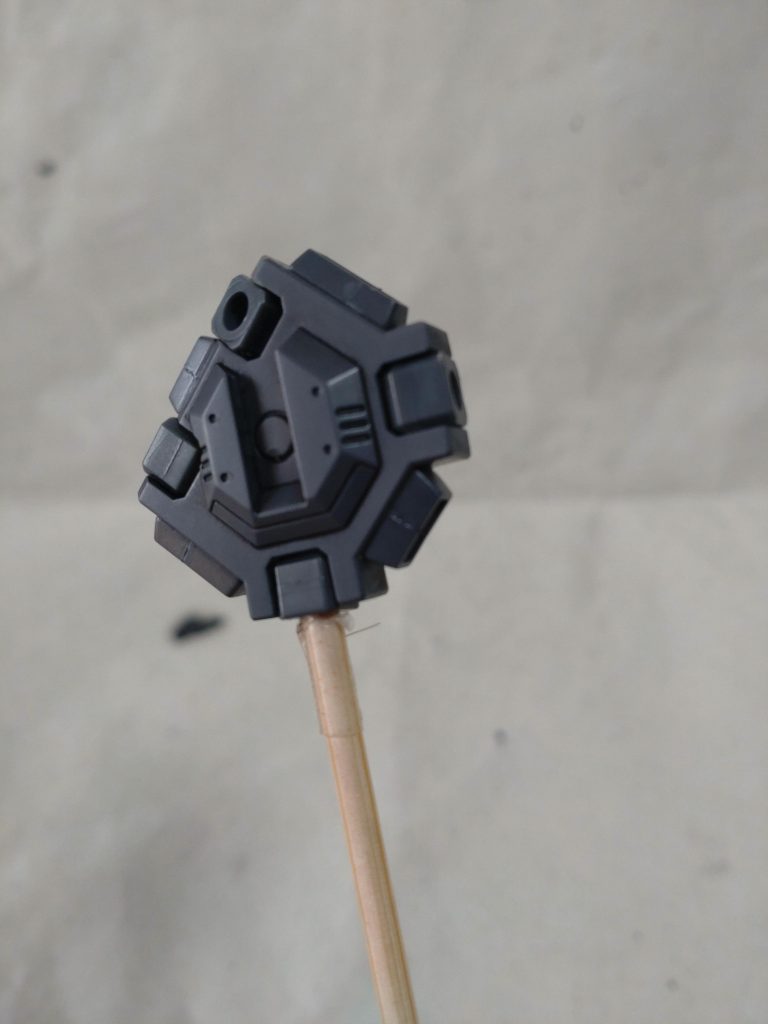 ウェザリングは何時ものMrウェザリングカラーマルチブラックを使ってるんですが今回の割れは多かった(´;ω;`)ランドセルの後ハメパーツ4つとも真っ二つ('-\✧シャキーン/-')