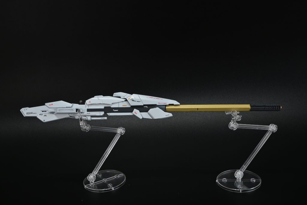 余っていた武器類を切って貼っただけなので完全再現ではありませんが案外似た感じに仕上がり満足です