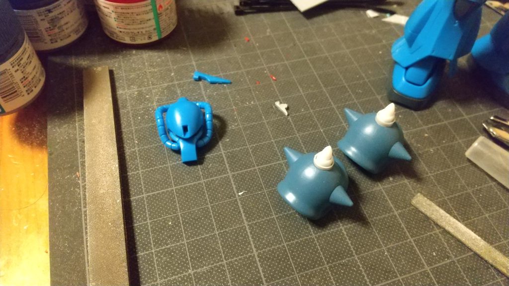 アンテナとスパイクはプラ板とプラ棒から自作しております。