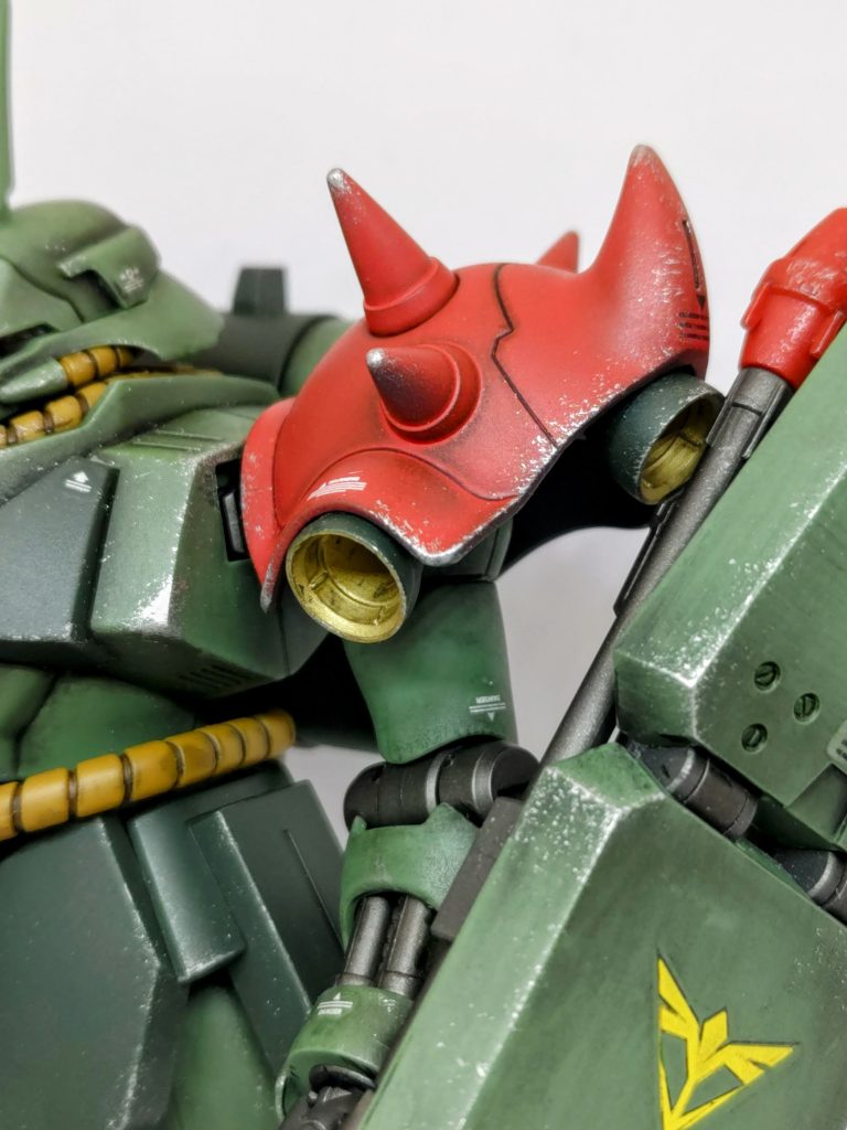 レッドショルダー部分、我ながらえちえちな金属感が出せて満足です(zaku-kao6)