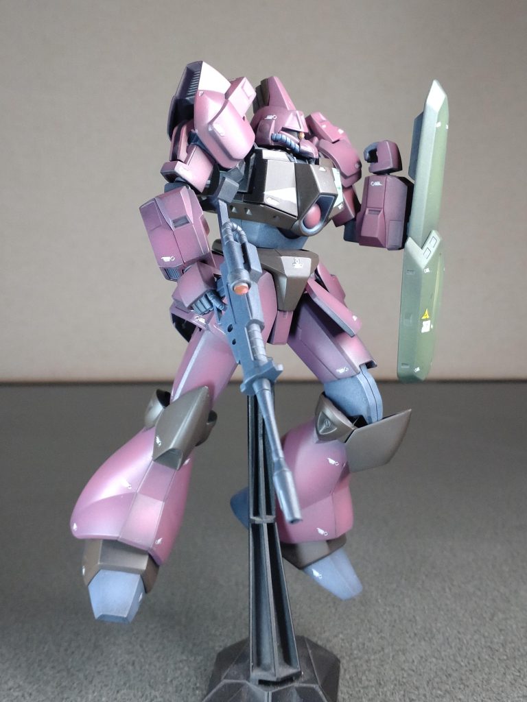 見た目より結構可動範囲が広い