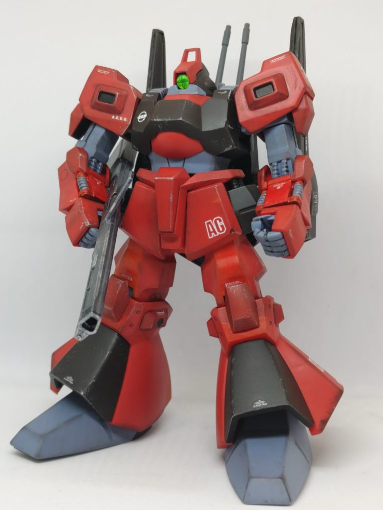 可動は全然しませんがプロポーションは実にリックディアスらしい良いキットです(gundam-kao3)古いキットですが部分塗装も二の腕のパイプ周りのレッドぐらいでほぼ完璧です。