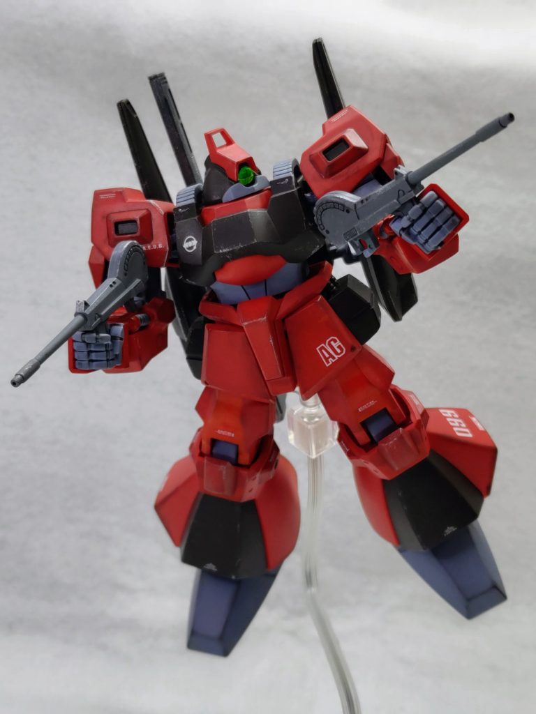 ビームピストルはジオングレーで塗装。このピストルの良さが昔から全然分かりません(gundam-kao1)弱そうだしカッコよくないし。普通にライフル持たせればいいのに(zaku-kao1)一応射線から自機位置を悟られにくいメリットはあるみたいですが。