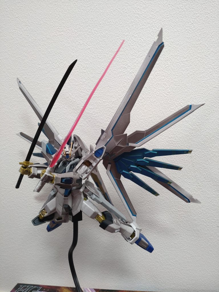 ケースや説明書にあるポーズをやってみる関節の可動が素晴らしいですね色々やるときりがないのでこれくらいで