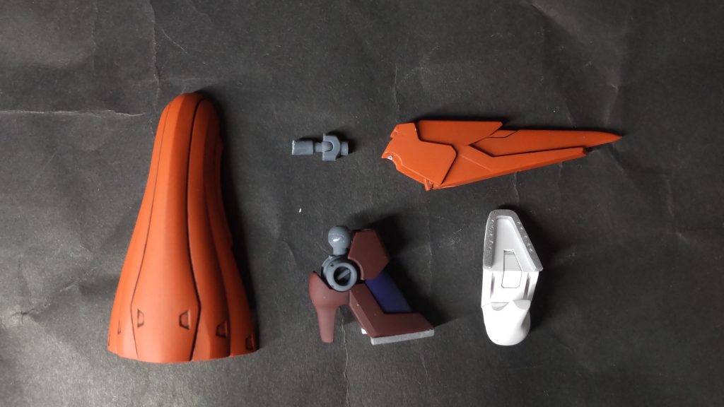 改造した部分。蹄鉄はプラバンから作っています。ソールの肉抜きは埋め、蹄鉄の高さ分ヒールを延長しました。