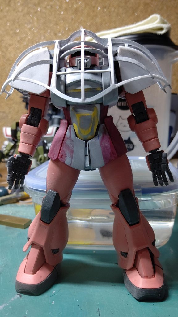 本体が一段落して、かぶりものの骨格作ってる所です。