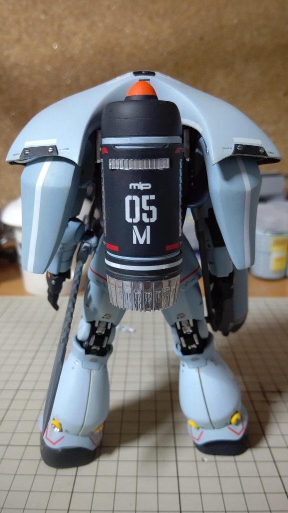 水中潜航用かぶりもののバックビューです。後ろは少しかっこよく見えるかな…。