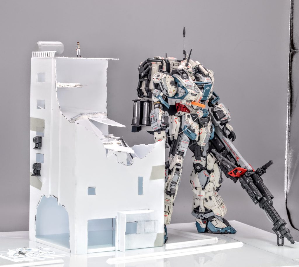 ジオラマ製作開始時の状態です今作は製作期間のべ2ヶ月半で完成しました過去作の「RIGGING 艤装」よりも見どころが多いドラマ性のある作品を作りたくなり、思いつくアイデアと持てる技術を全て注ぎ込んで製作しましたご覧いただきありがとうございました！