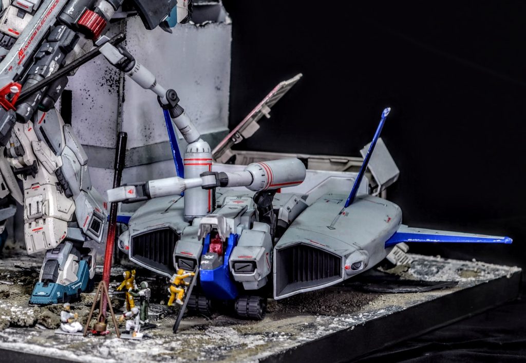 ジェットコアブースターⅢですこの機体は支援用の機体で、救援に駆けつけたもののザクキャノンの対空砲火に晒され不時着した設定です