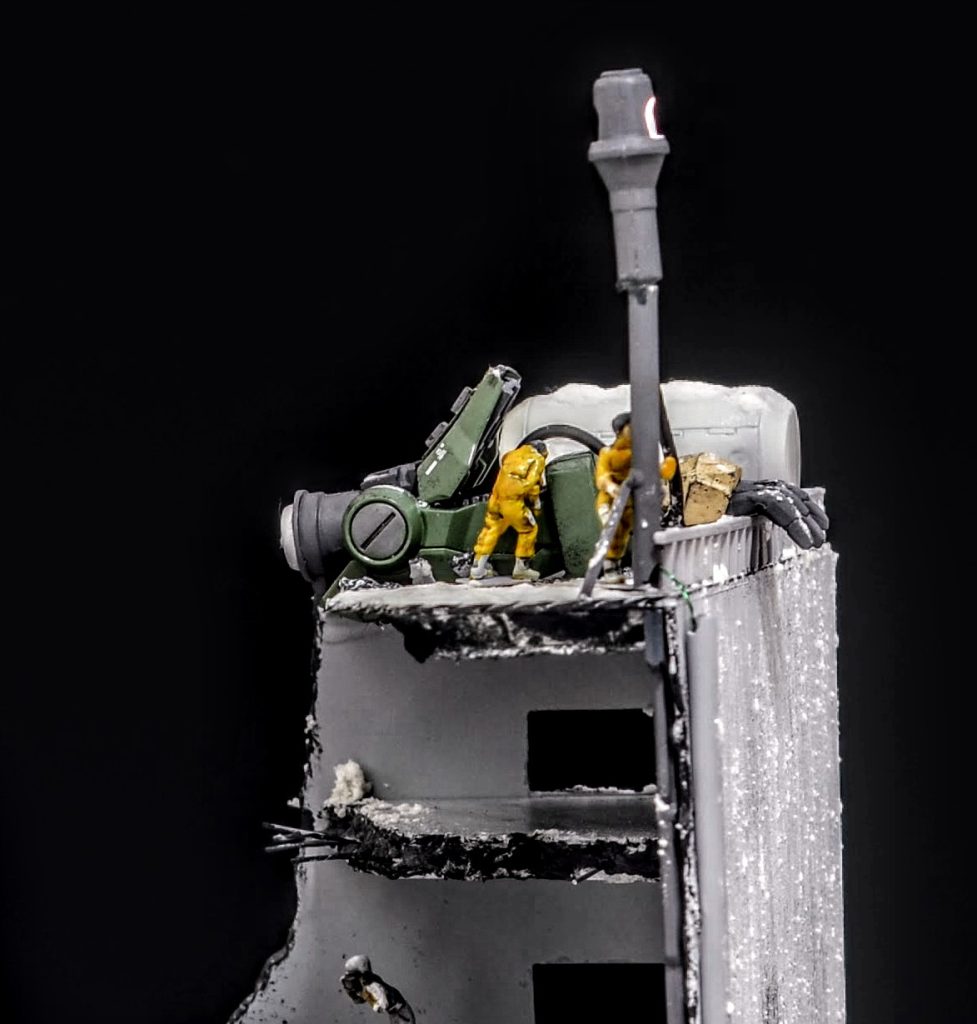 ザクの腕にエネルギーを溜めておくコンデンサーが付いてるかは分かりませんが思いついたまま形にしました