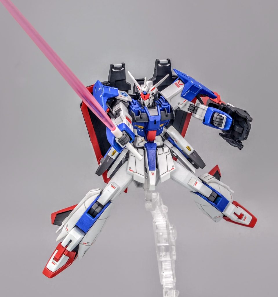 ビームサーベルはパイロットの脳波に感応してビームの長さが変わりますちなみにパイロットはキレやすいナイフのような少年ですシンとよく喧嘩していると噂です