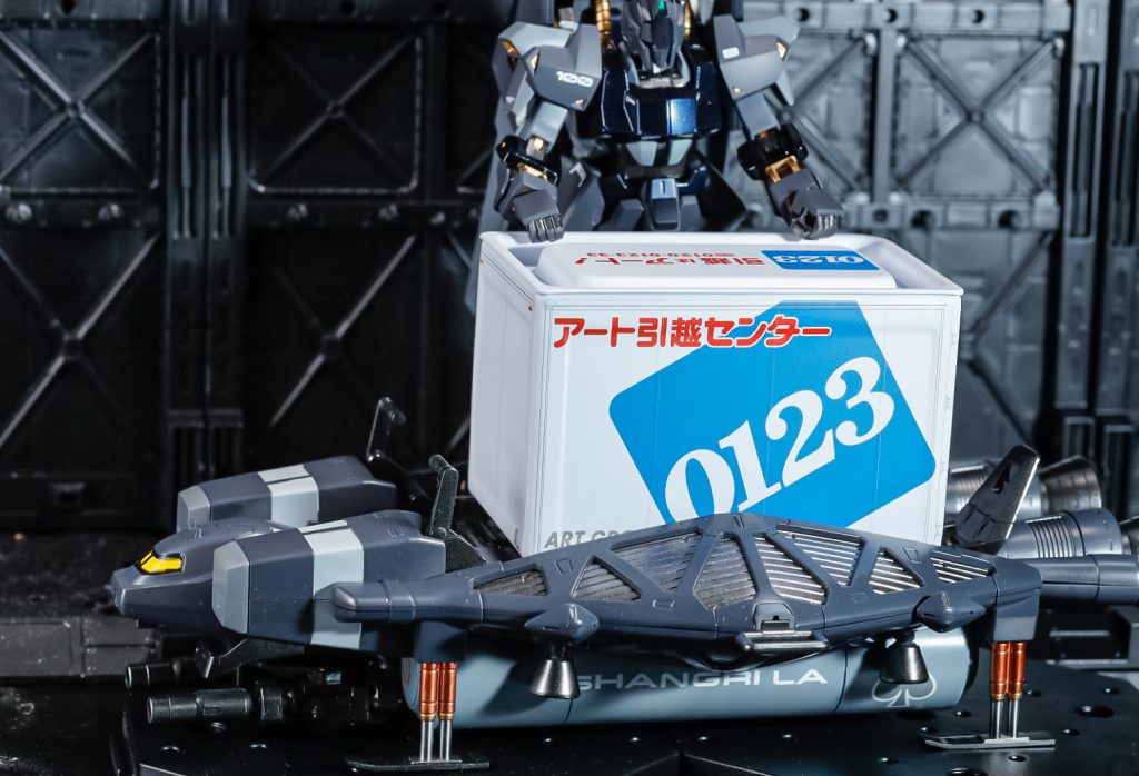 彼らの出資者、かつ身元引受人となったのはリィナ・アーシタを救助した事で縁となったマス財団のセイラ・マス会長であった。彼女が表立って指示出来ない案件を請け負う裏の実働部隊を担ってもらうことになった。実際のところは彼女が気にかけている赤い彗星と呼ばれた男の動向を調査して欲しい側面があった。さて、セイラに助けられたリィナもセイラの元で秘書見習いをしながら学校に通い、そしてビーチャたちのお目付け役もこなし兄ジュドーが木星から戻ってくるのを待つのであった…