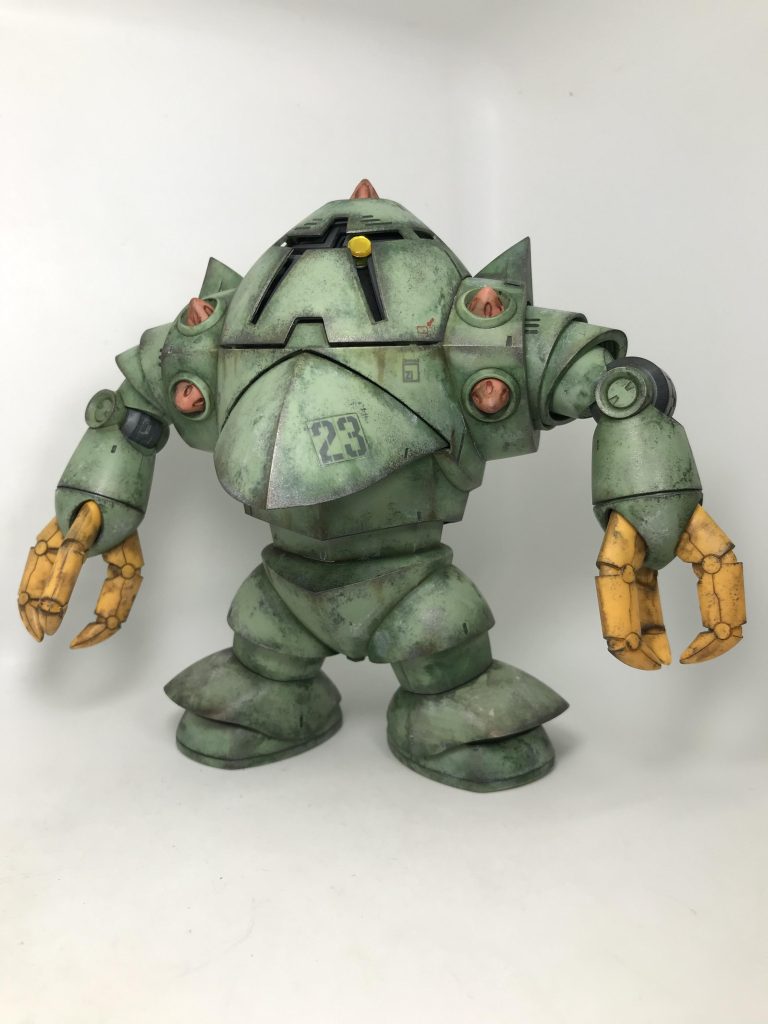 逆シャアまでの宇宙世紀のHGガンプラをコレクションしてた頃、このゾックは見かけても中々購入に至りませんでした…