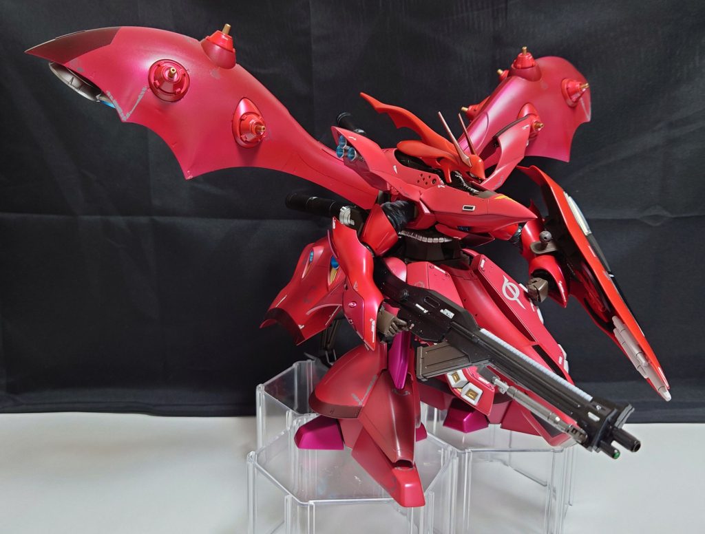 仮組みした段階で『お噂通りのサイズ感だなぁ…』と心が折れそうでしたが、しっかりと完成させることができて良かったです😭