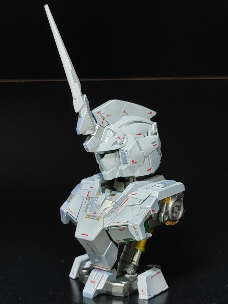 デカールを少し貼りすぎたかなと。