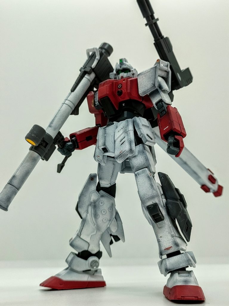 顔はブルーディスティニー1号機、胴体、腕は赤い三巨星、下半身はホワイトライダーと結構贅沢かも