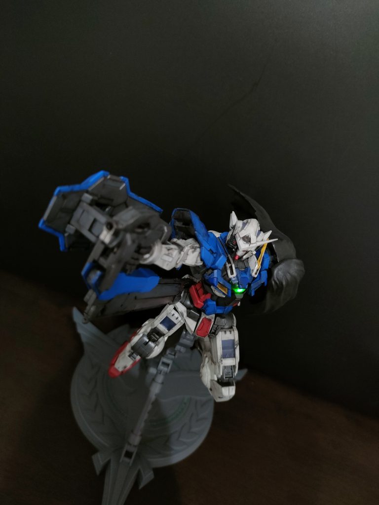 台座も付属(黄ばみがすごい)していたので塗装し文字をレタリング。