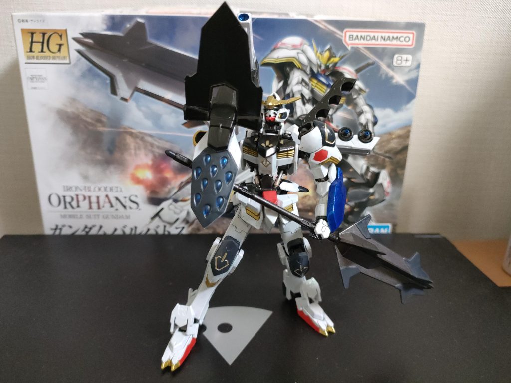 背中と肘に付けたファンネル展開。複数相手にも対応。ニュータイプがファンネルと阿頼耶式使ったら強そう。