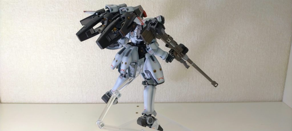 バックパックを開くと大きく雰囲気変わります。ドーバーガンは干渉しやすいので構えるのが一苦労ですが、見栄え良い長さです。