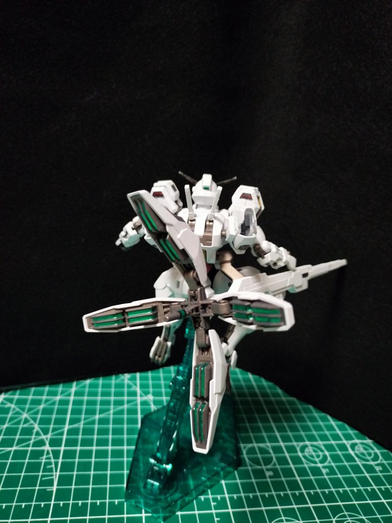 後。レジンが盛りあがってる。