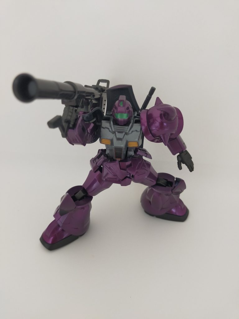 下地はメカサフスーパーヘヴィ、メタリック層はクリスタルカラーのダイヤモンドシルバー、トップにクリアピンクを吹いています。Gフレームはモールドが細かく入っており部分塗装のやりがいがありそうなのですが、そこまでしたら息抜きじゃなくなってくるのでこれで完成としました。