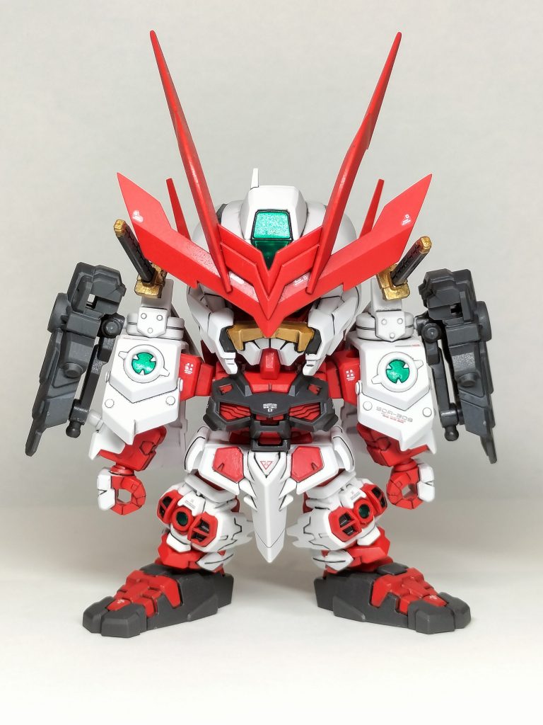 SDながらマッシブで力強い造形(gundam-kao3)色分け、パーツ分けも良好で出来のよいビルド系BB戦士の中でも一番の良キットだと思います✨️