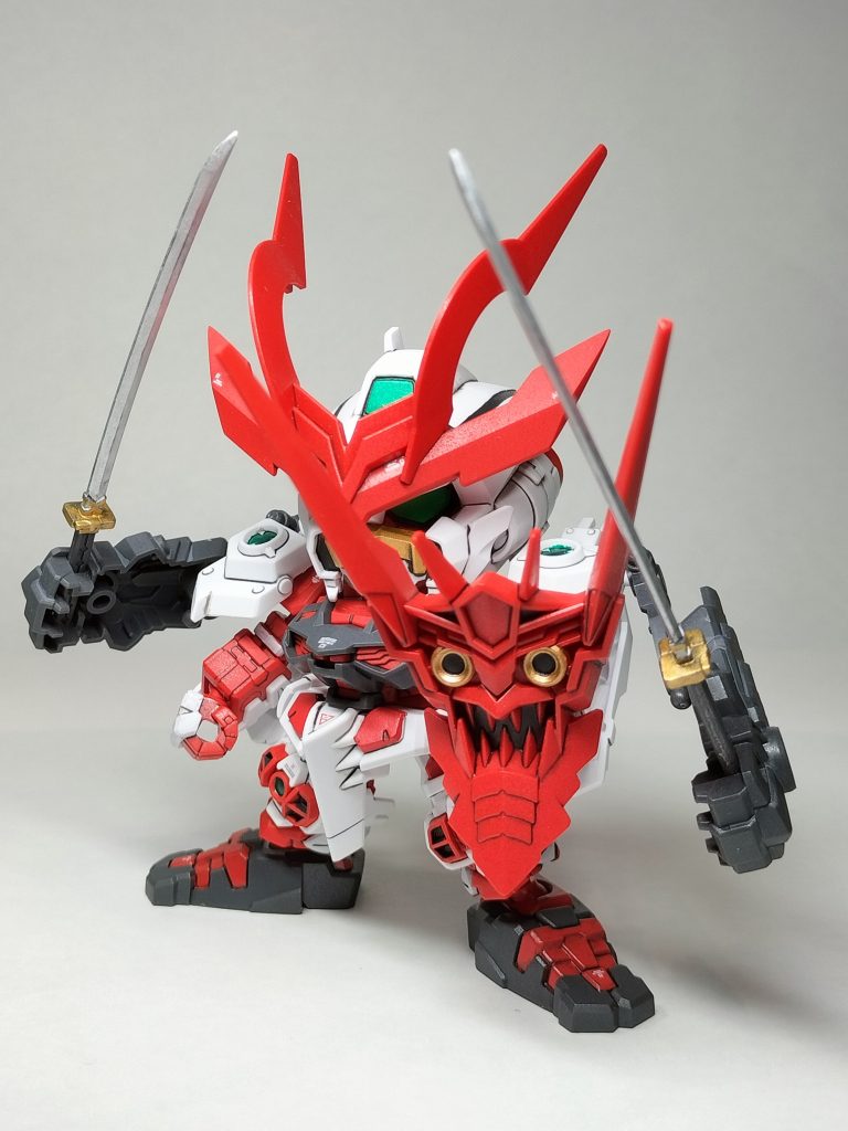 肩の鎧がギガンティックアームみたく可動します。ギミックも盛り沢山(gundam-kao7)
